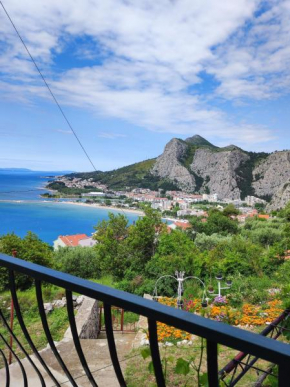 Apartment with 2 balconies and sea view